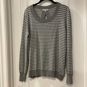 COPY - EIGHT 18 Francie Back Detail Pullover